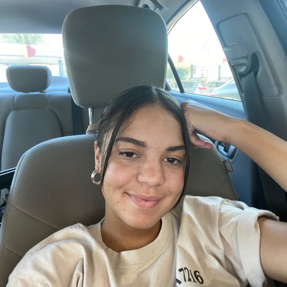 Meet your Posher, Alexis - Picture 1 of 1